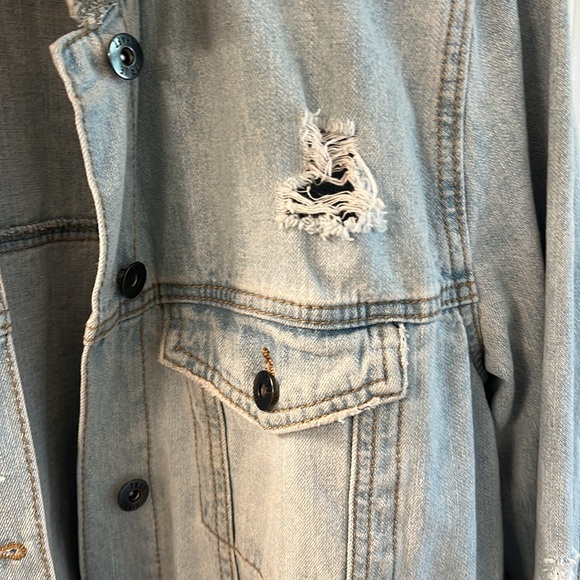 True Craft Denim Distressed Jacket Light Wash Sparkle Collar - Picture 7 of 10